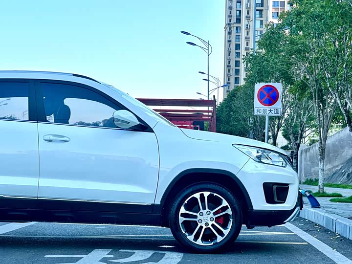 BAIC shen bao X35 2016 1.5L АКПП Luxury