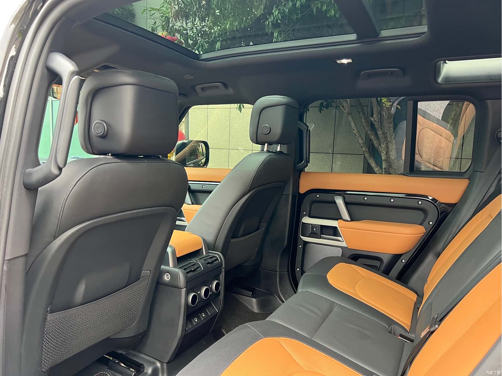 Land Rover Defender, 2024 13