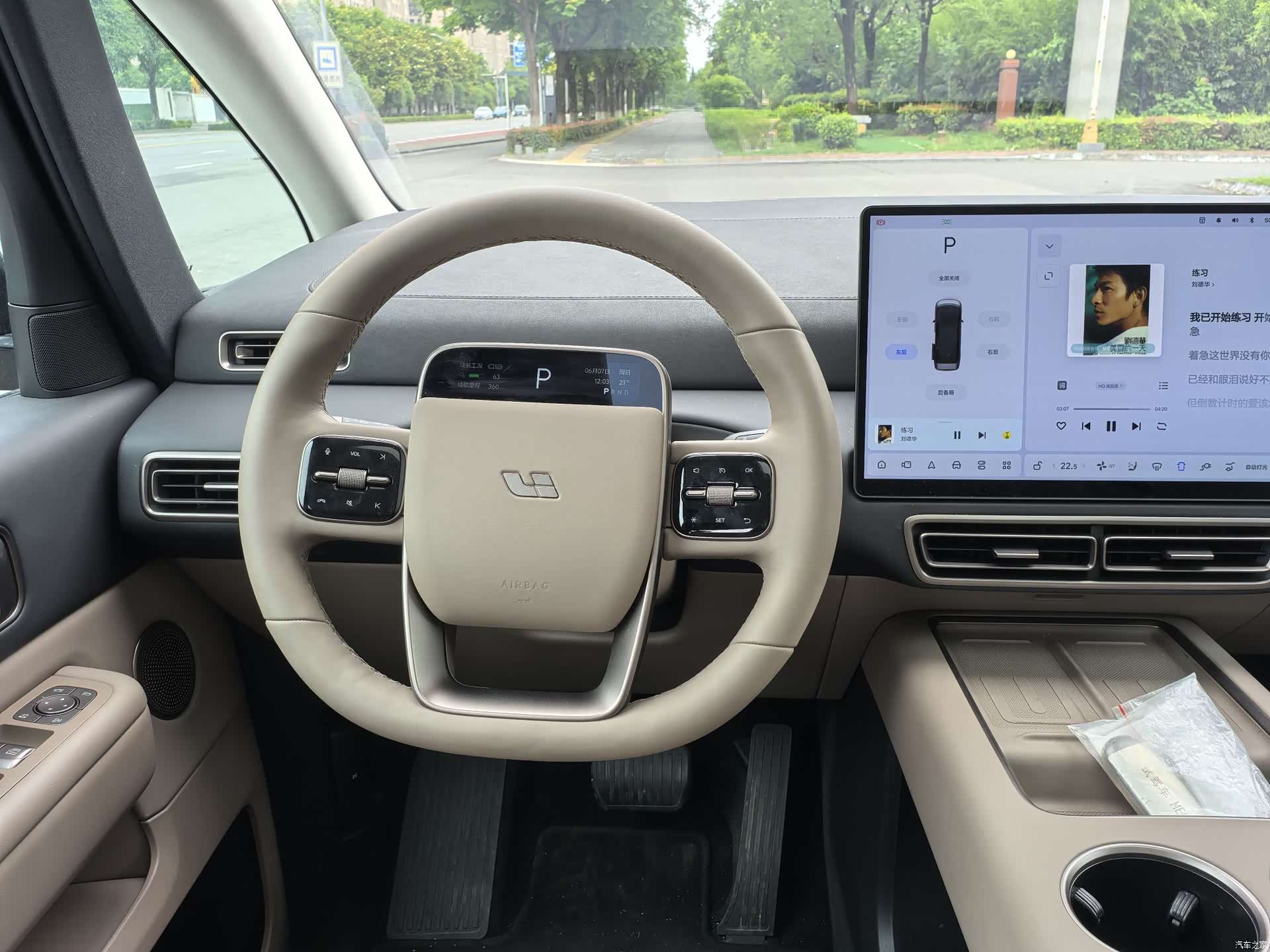 Li Auto MEGA, 2025 9