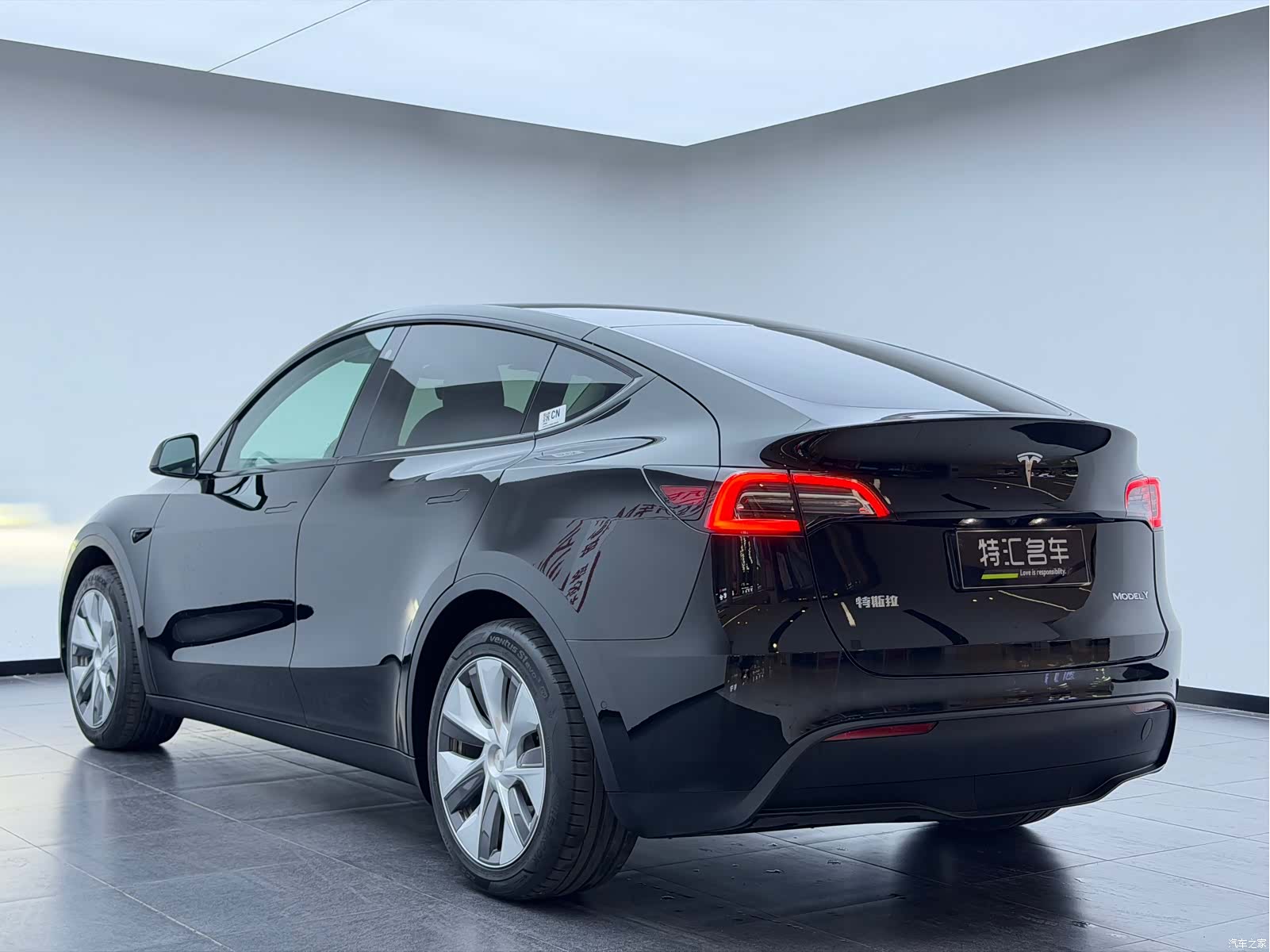 Tesla Model Y, 2022 19