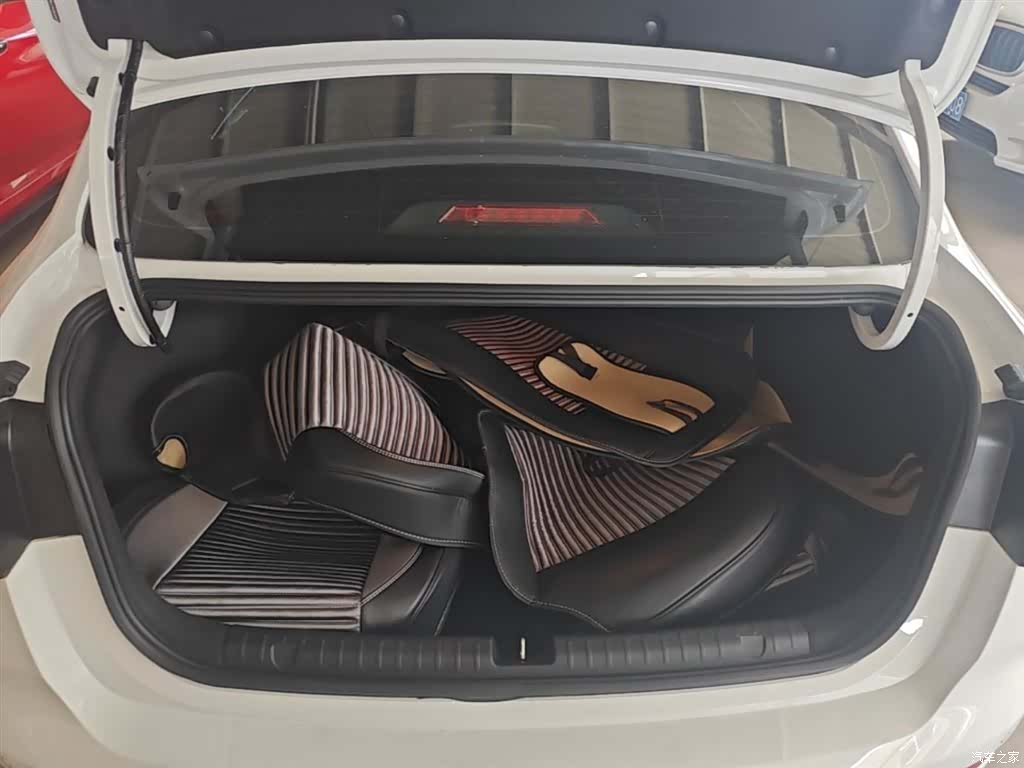 Geely Emgrand, 2025 19
