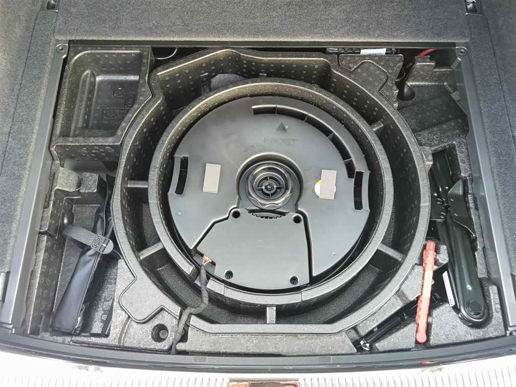 Audi Q5L, 2025 8