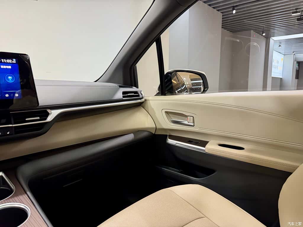 Toyota Granvia, 2024 29