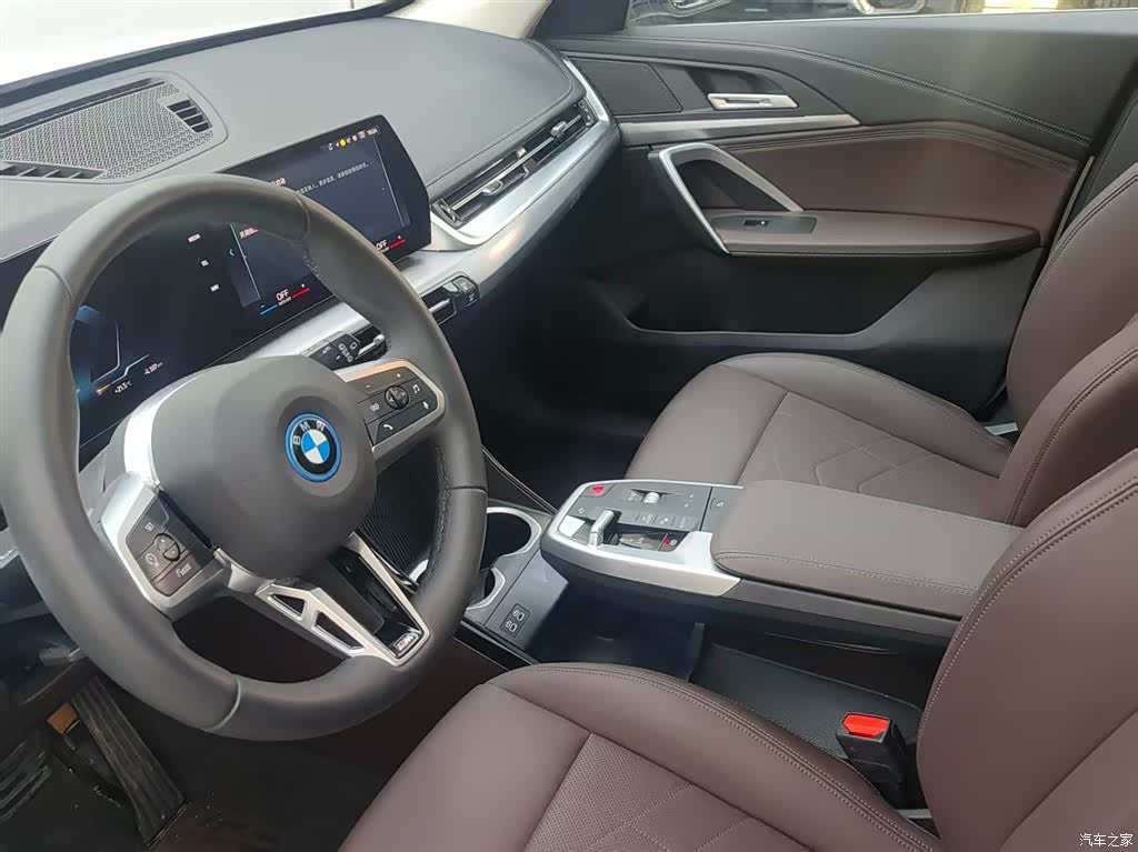 BMW iX1, 2025 8