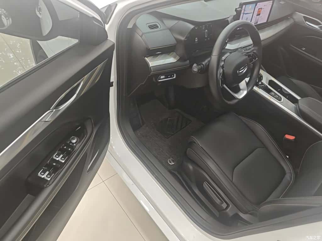 Geely Emgrand, 2025 16