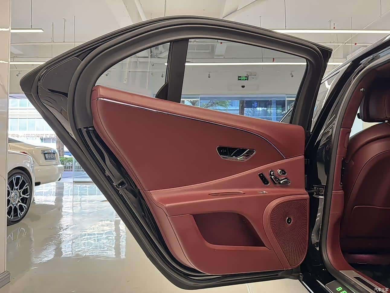 Bentley Flying Spur, 2022 9