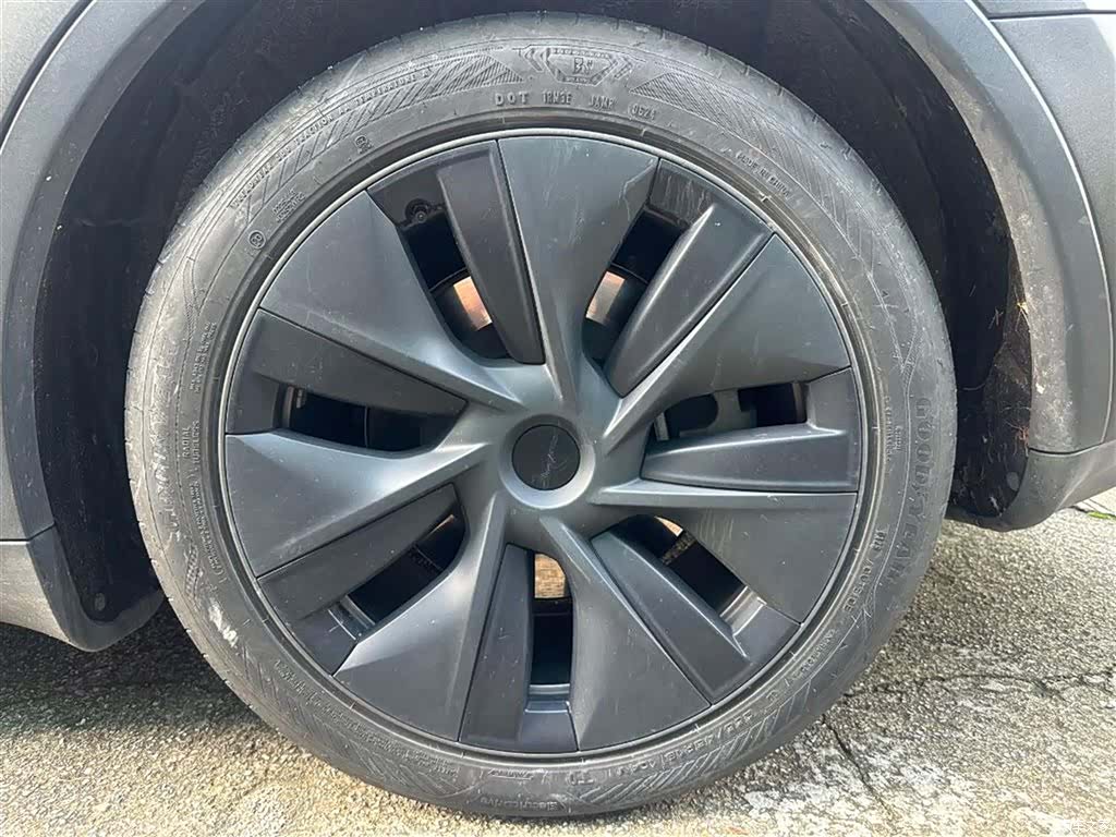 Tesla Model Y, 2024 9