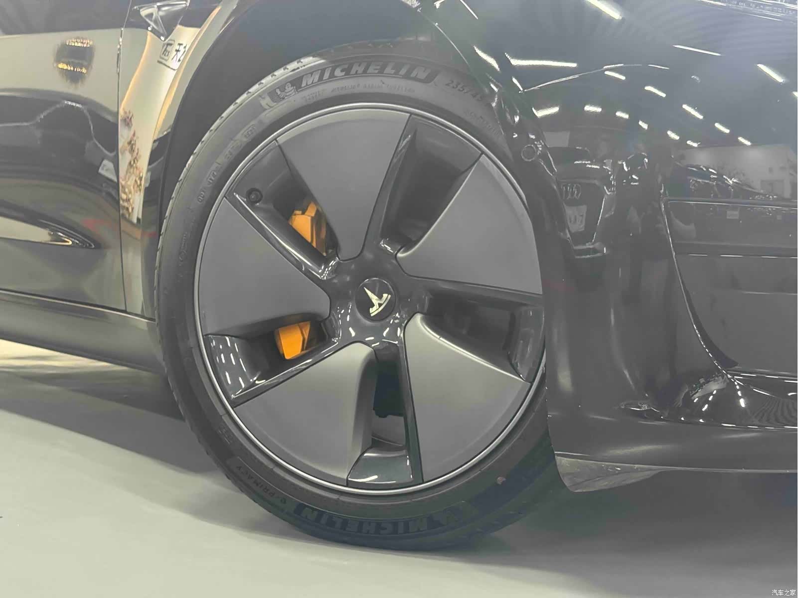 Tesla Model 3, 2023 4