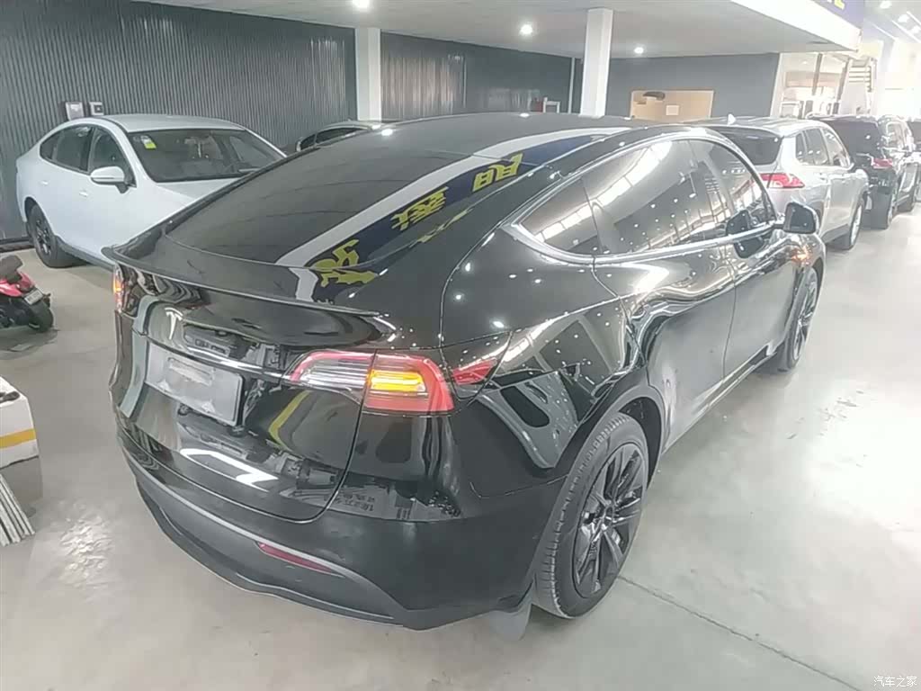 Tesla Model Y, 2023 7