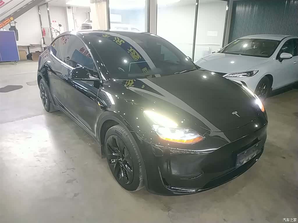 Tesla Model Y, 2023 4