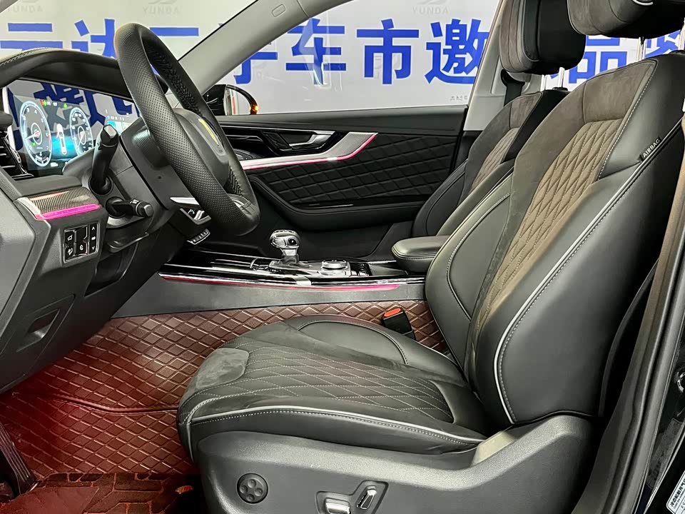 Hongqi HS5