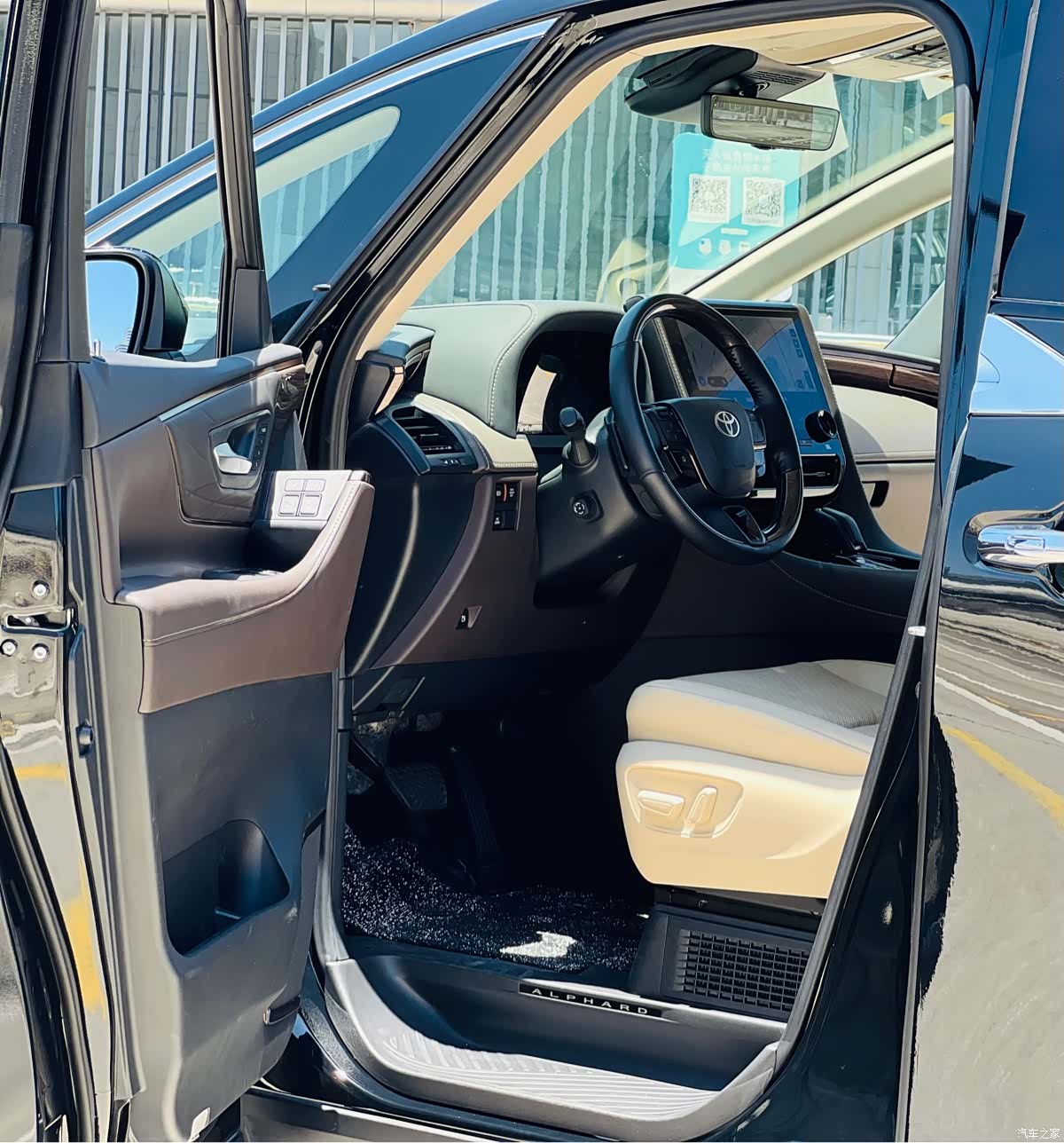 Toyota Alphard, 2024 4
