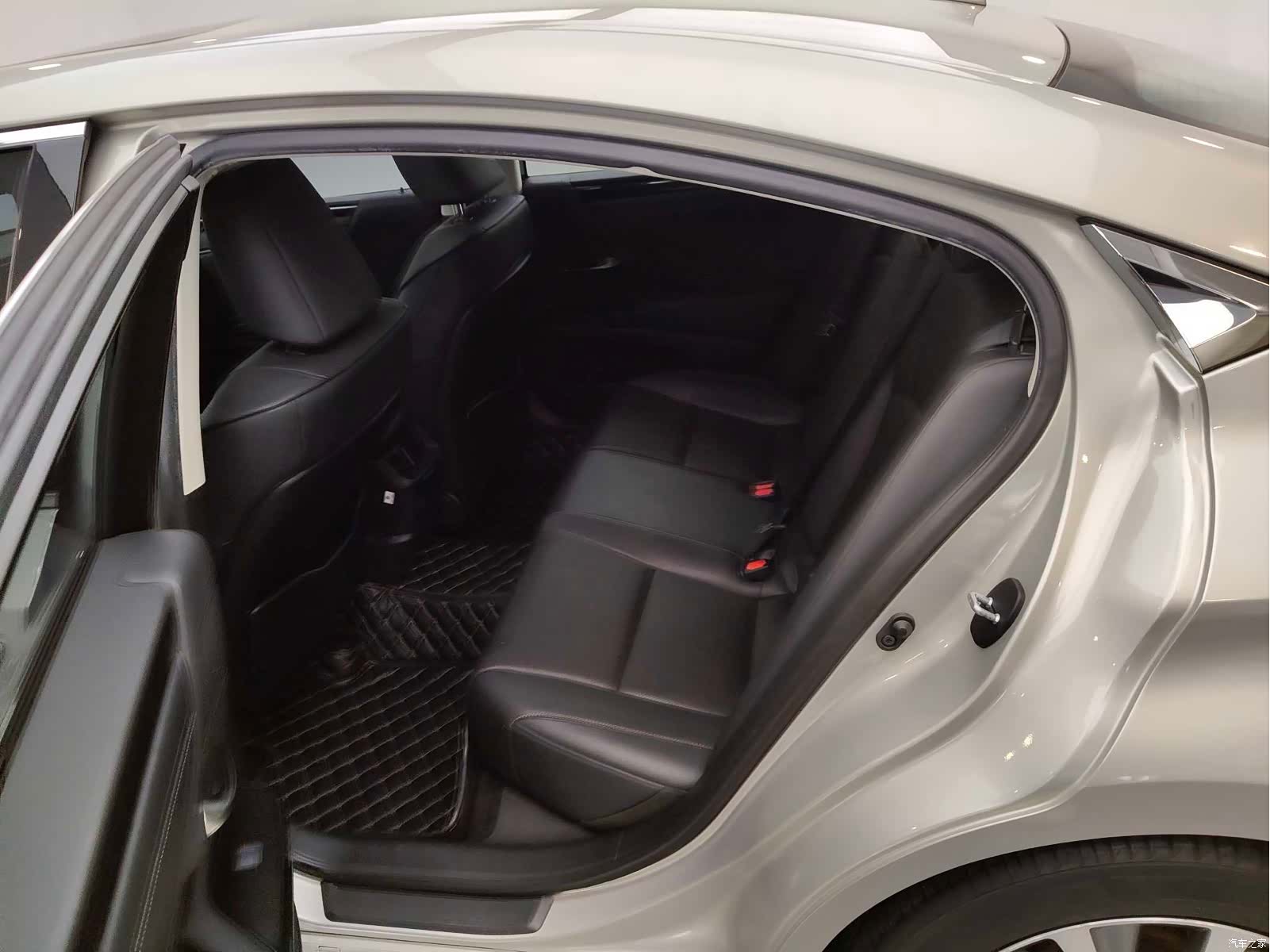 Lexus ES, 2019 8