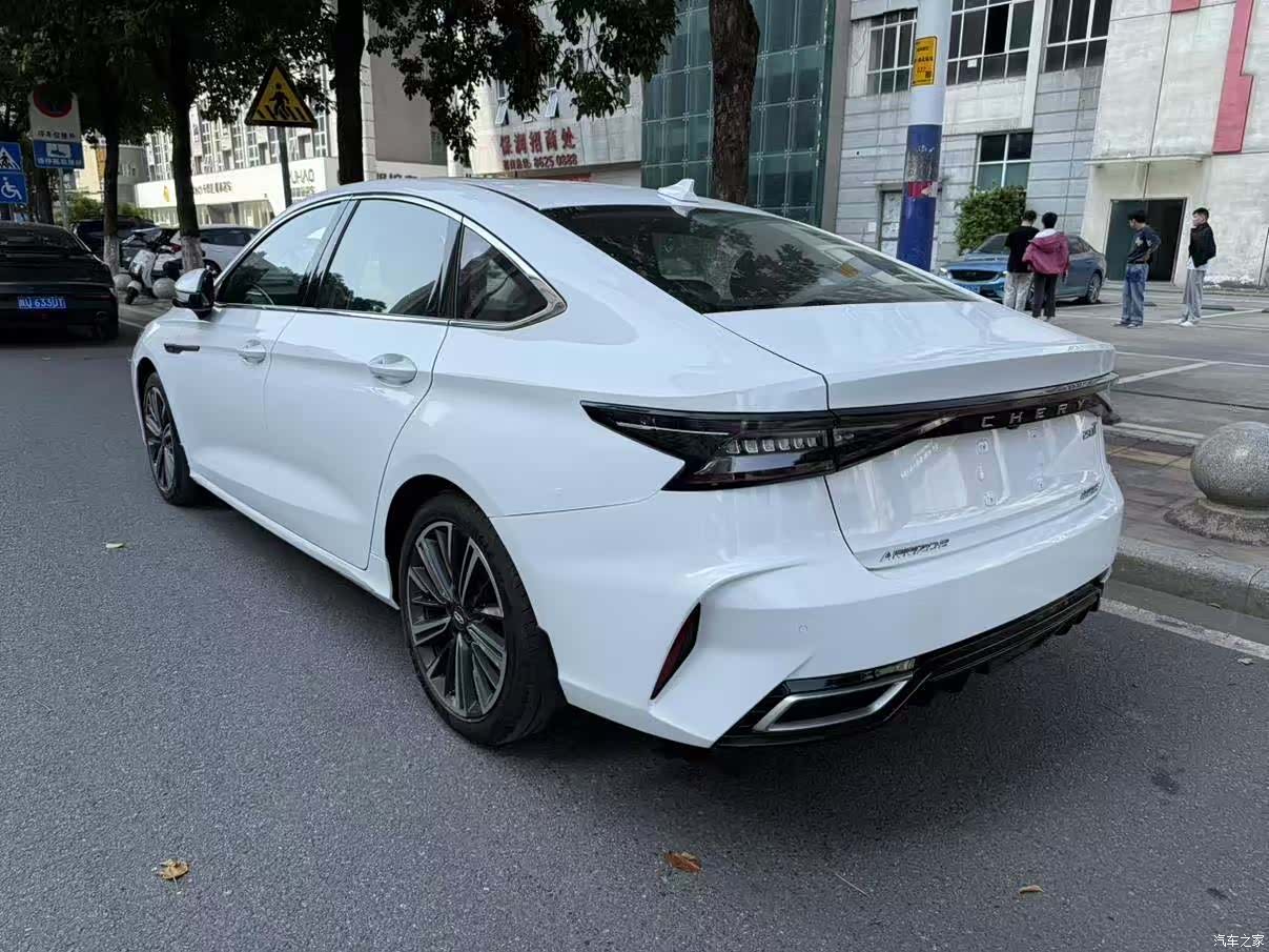 Chery Arrizo 8, 2022 13