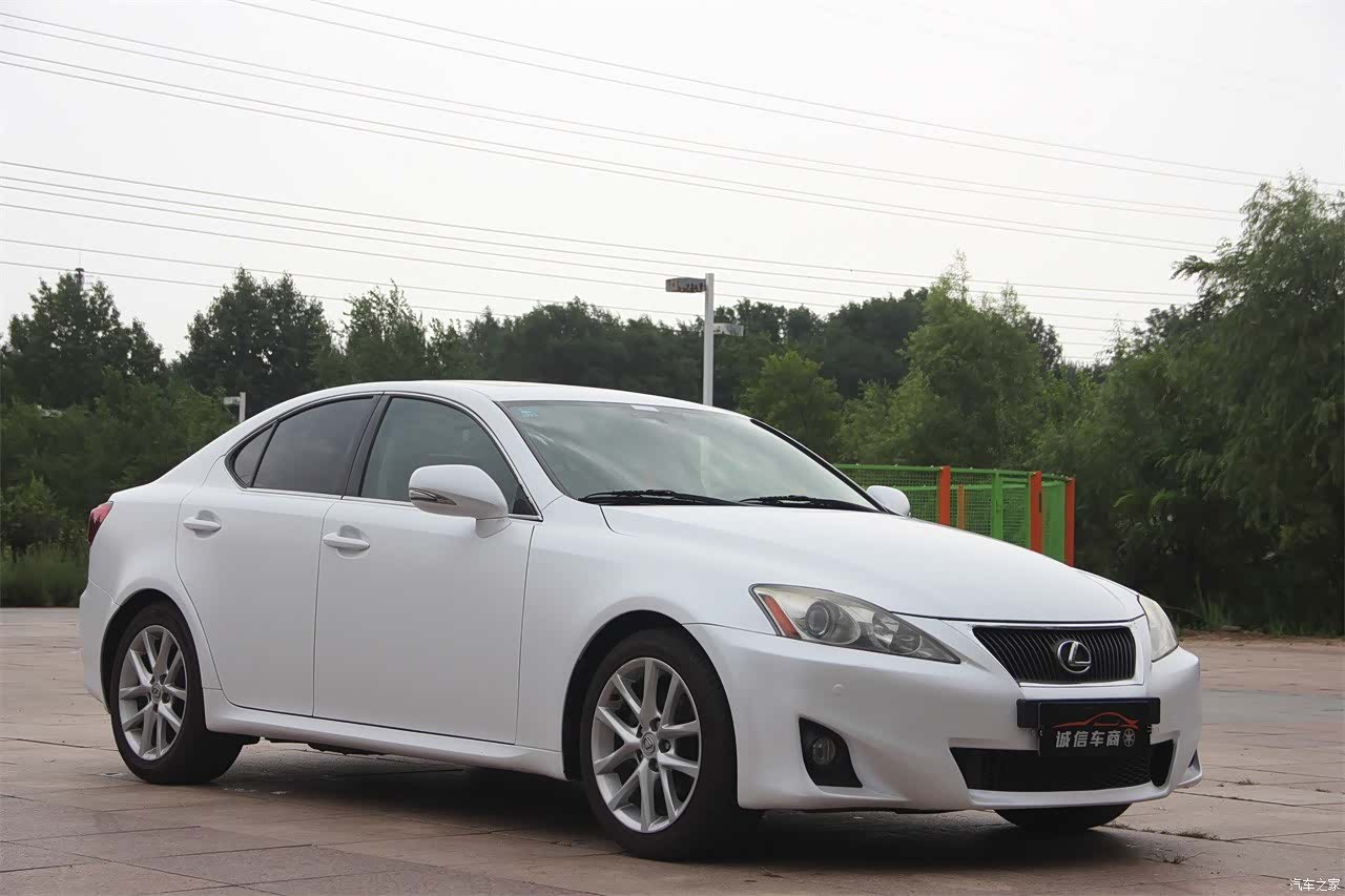 Lexus IS, 2012 3