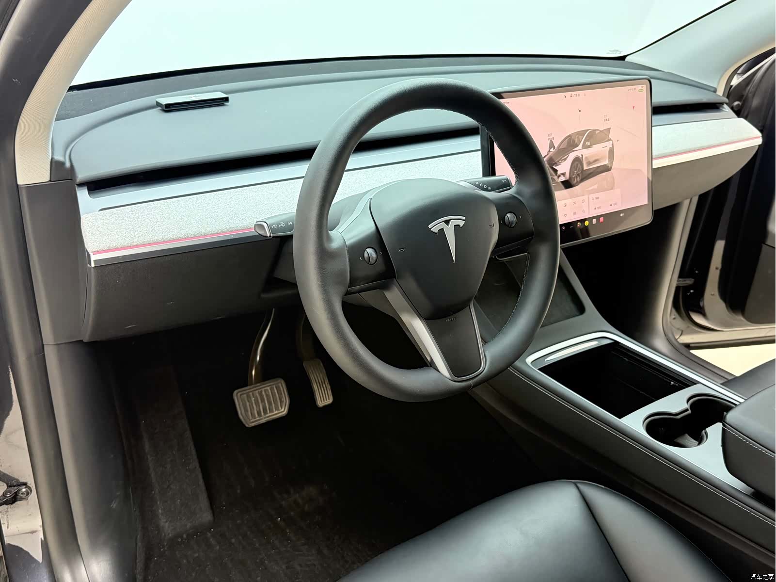 Tesla Model Y, 2024 все фото