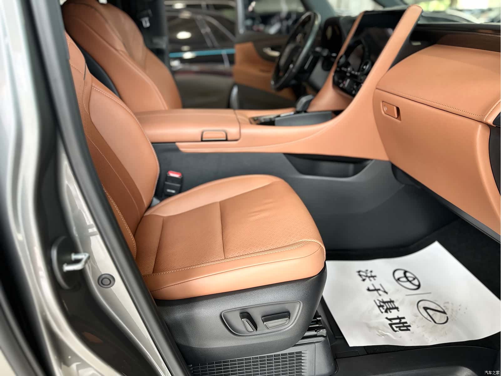 Toyota Alphard, 2023 17