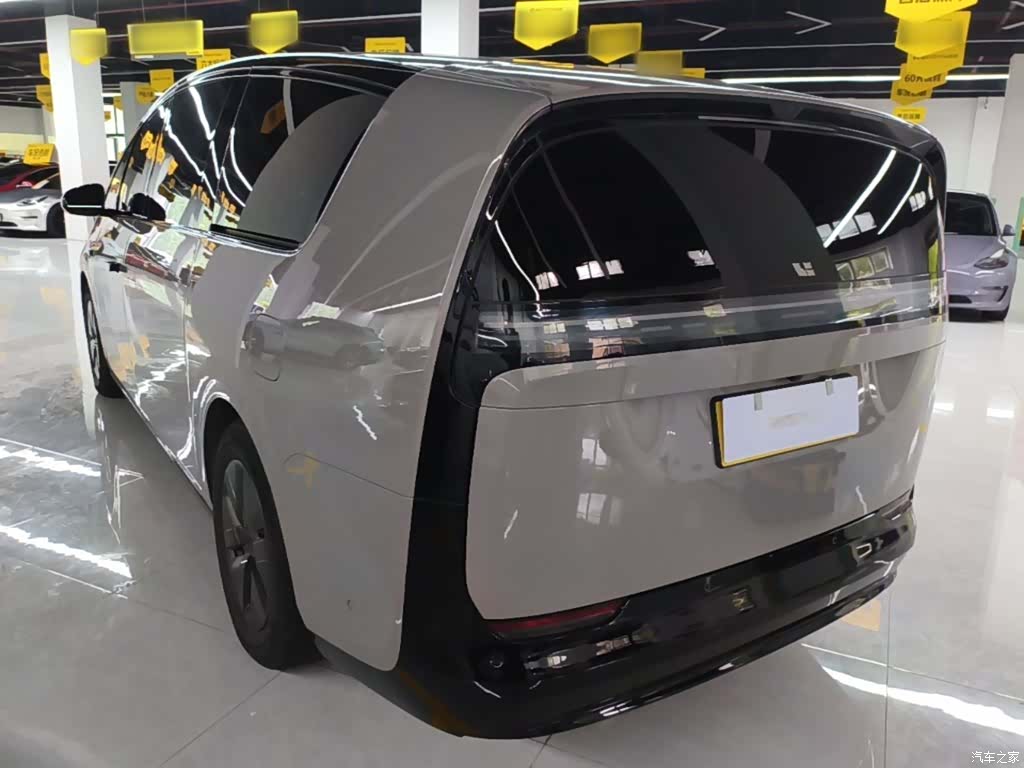 Li Auto MEGA, 2025 23