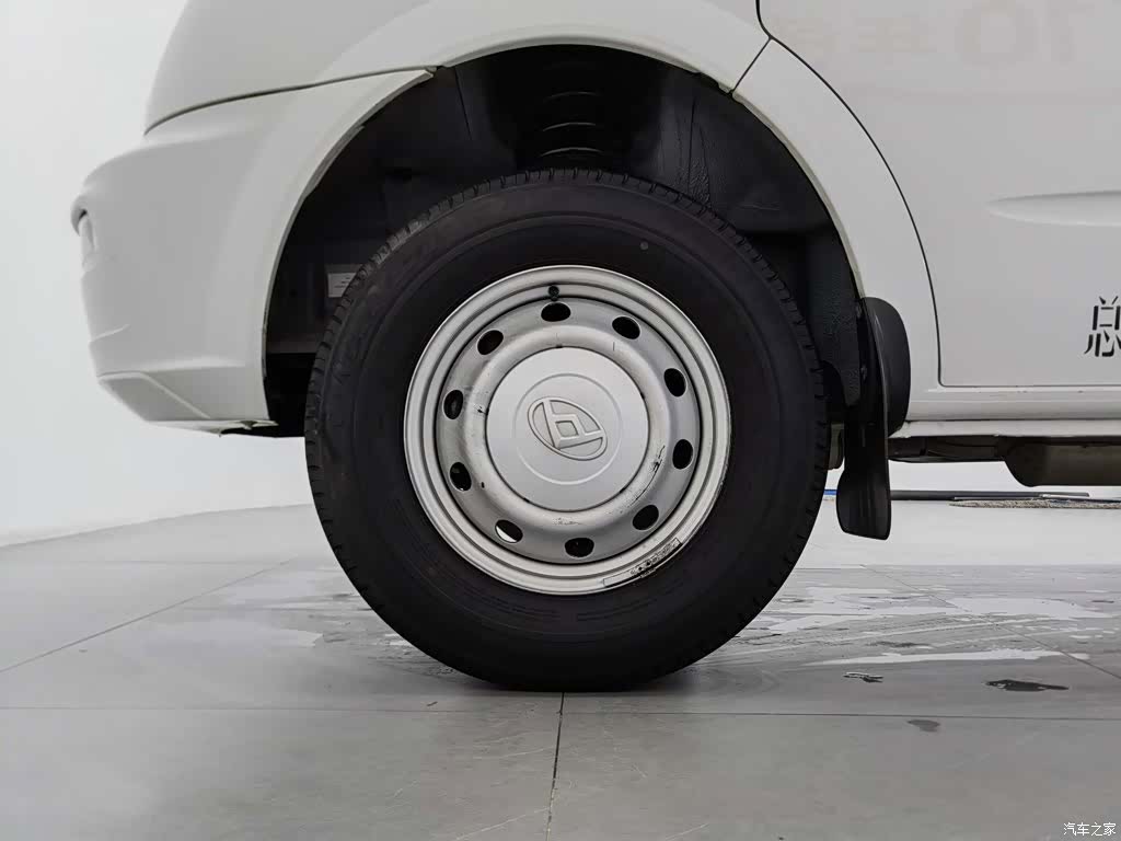Maxus V80, 2023 17