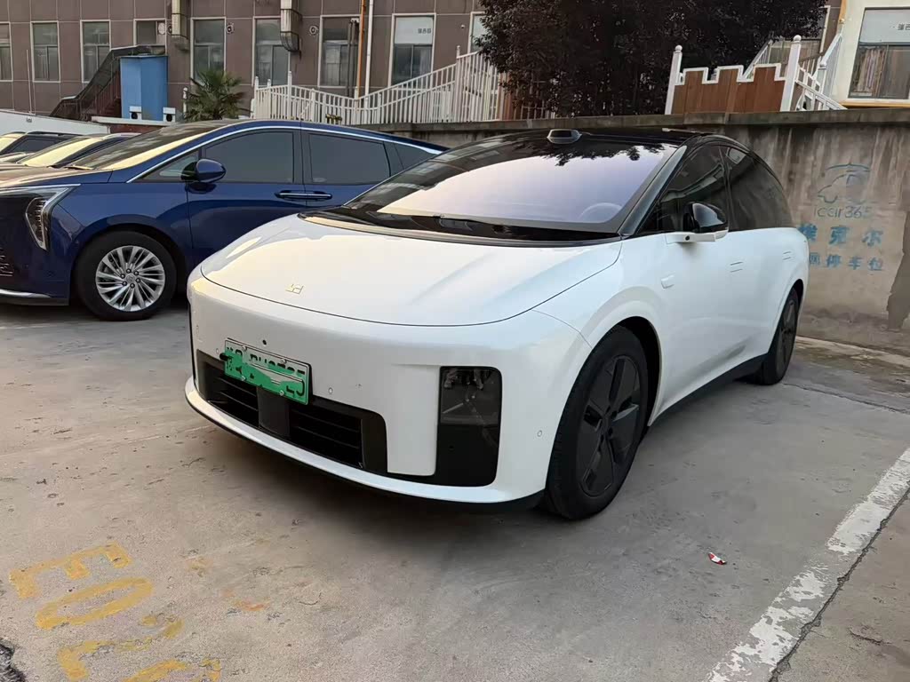Li Auto i8