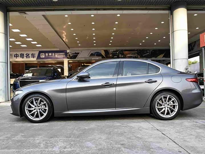 Alfa Romeo Giulia 2017 2.0T 200HP Luxury