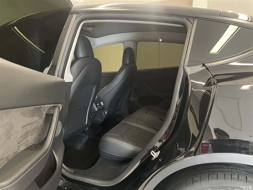 Tesla Model Y, 2022 19