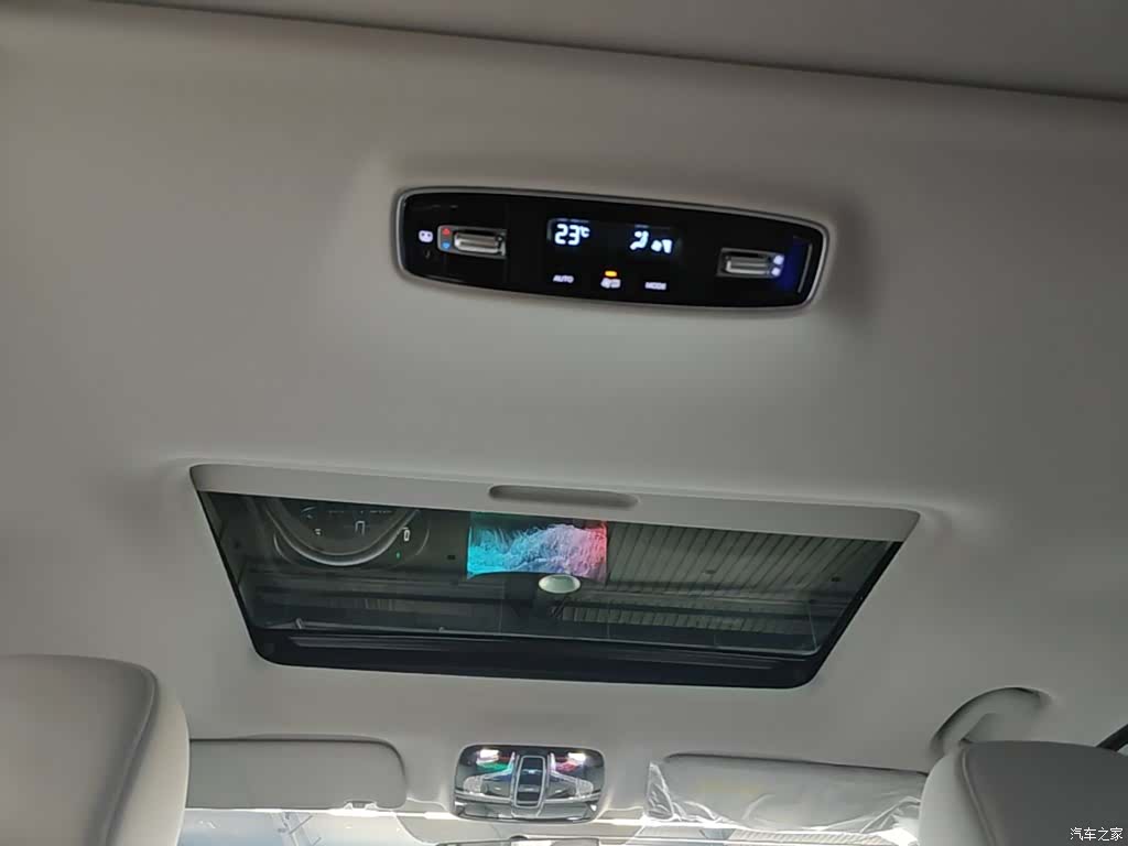 Roewe iMAX8, 2025 18