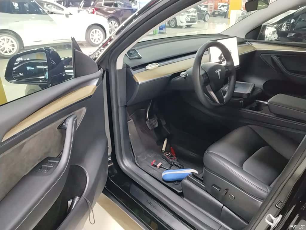 Tesla Model Y, 2023 16