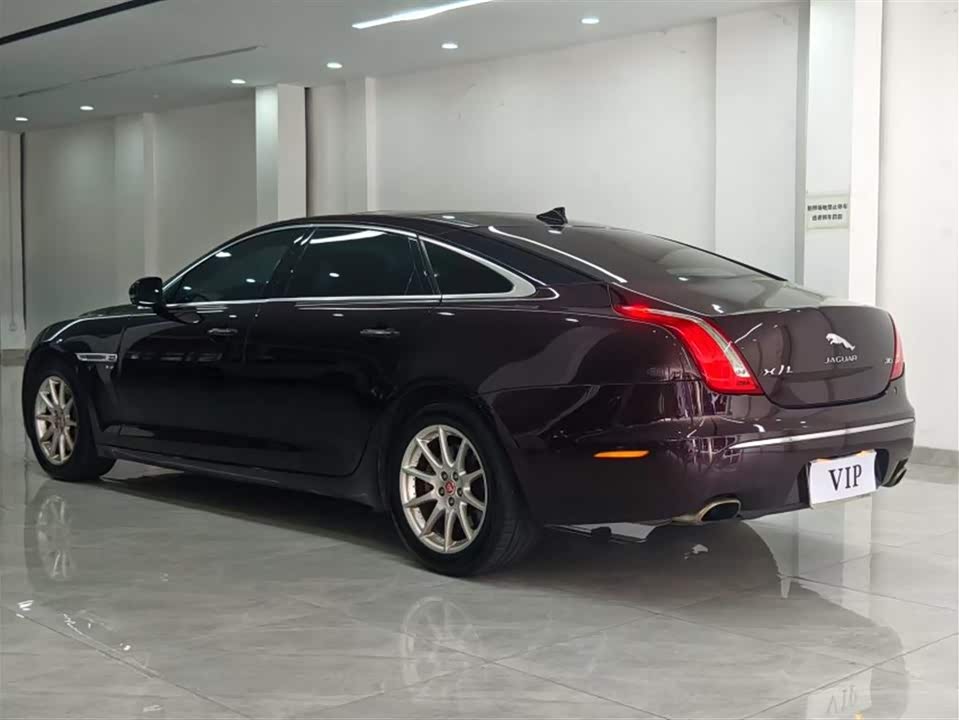 Jaguar XJ