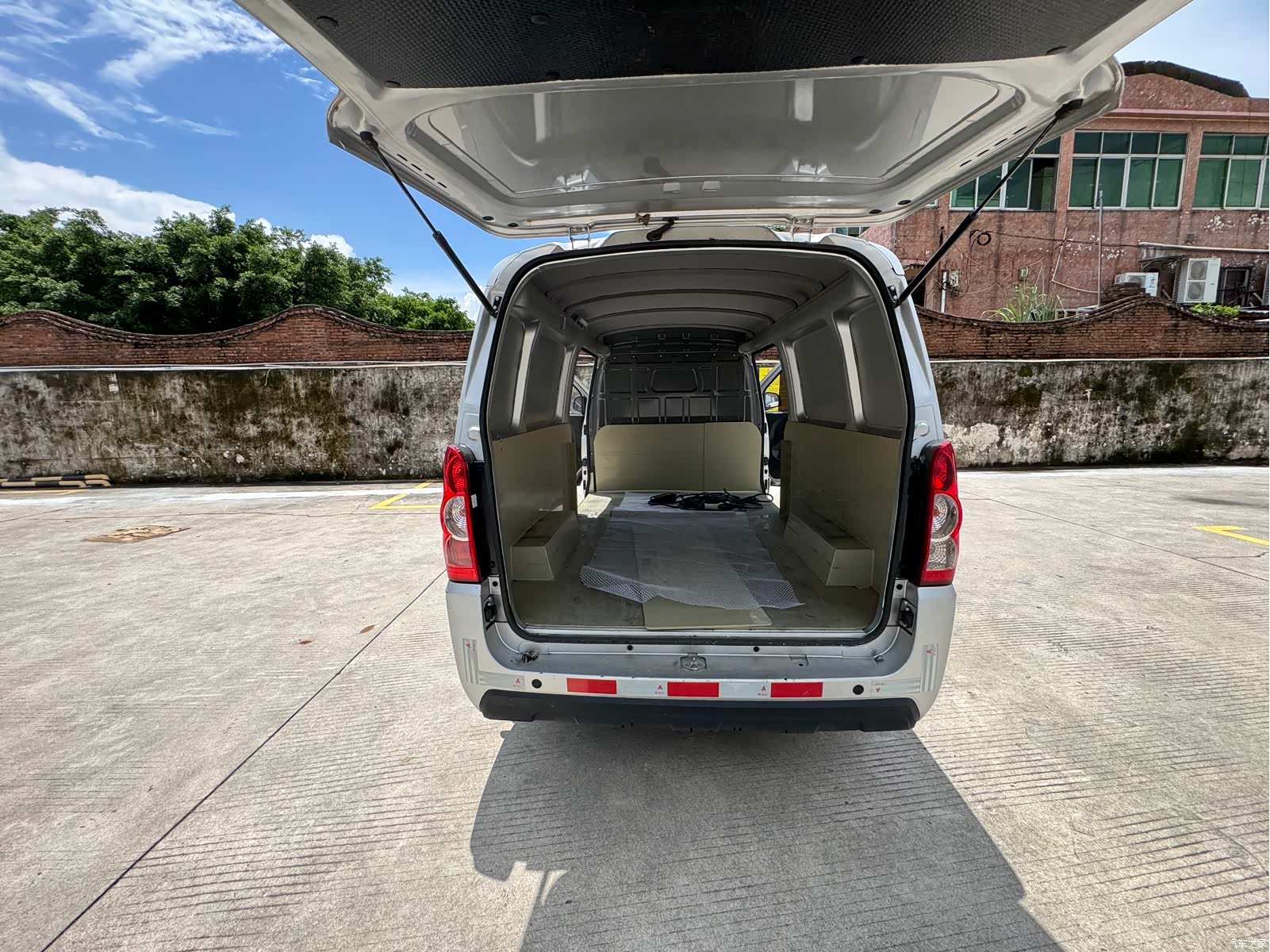 Wuling EV50, 2025 15