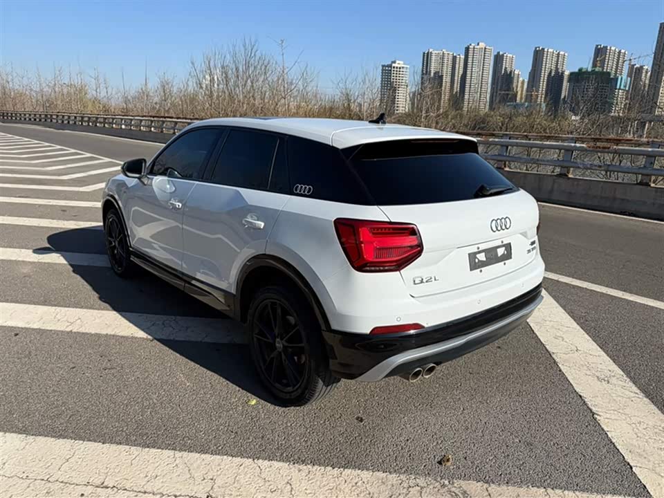 Audi Q2L