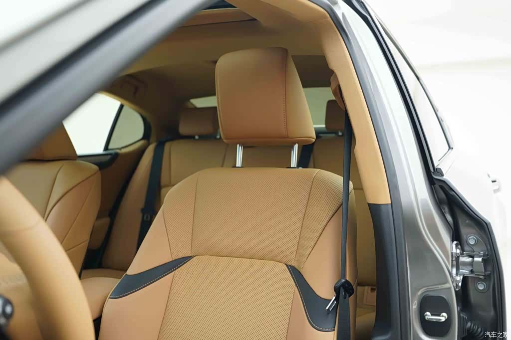 Lexus ES, 2026 14