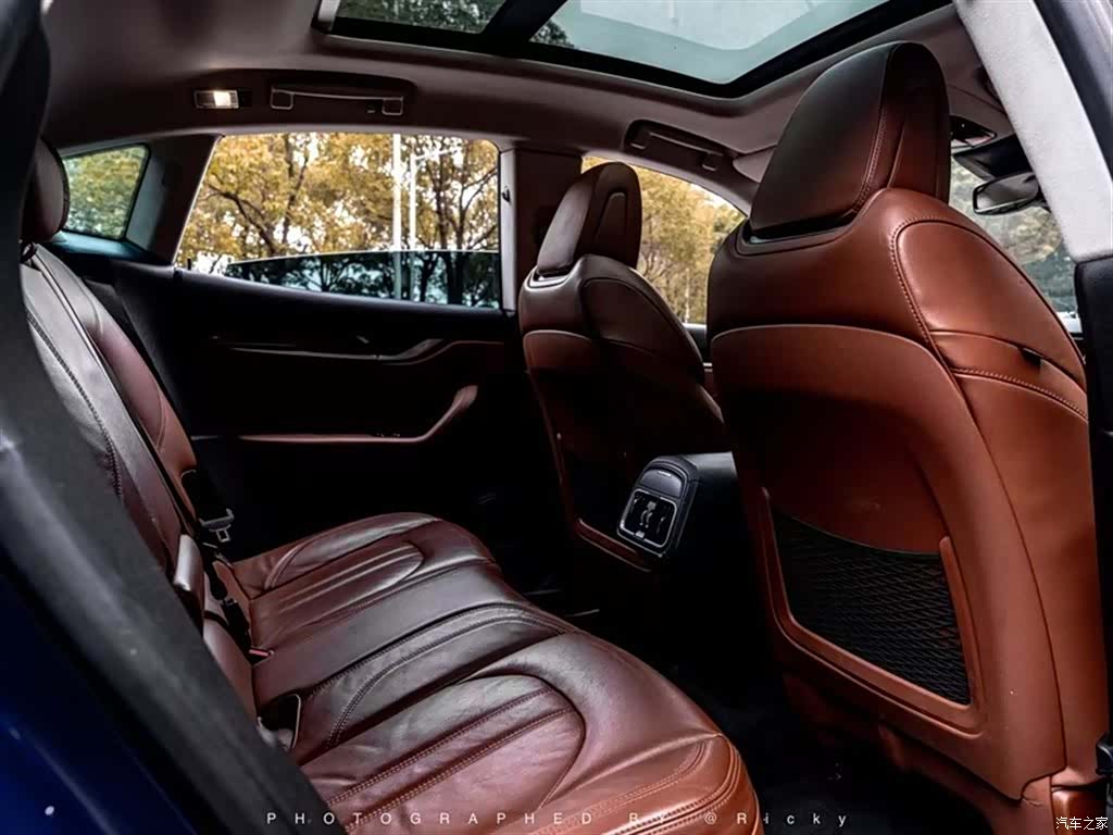 Maserati Levante, 2017 11