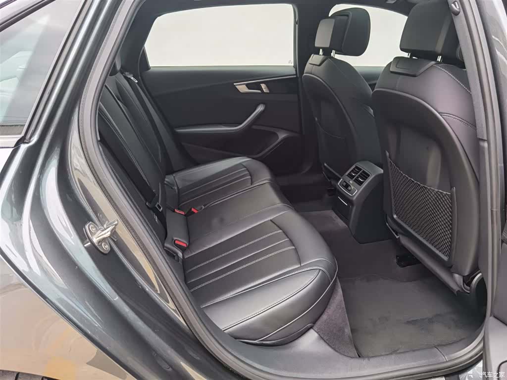 Audi A4L, 2024 27