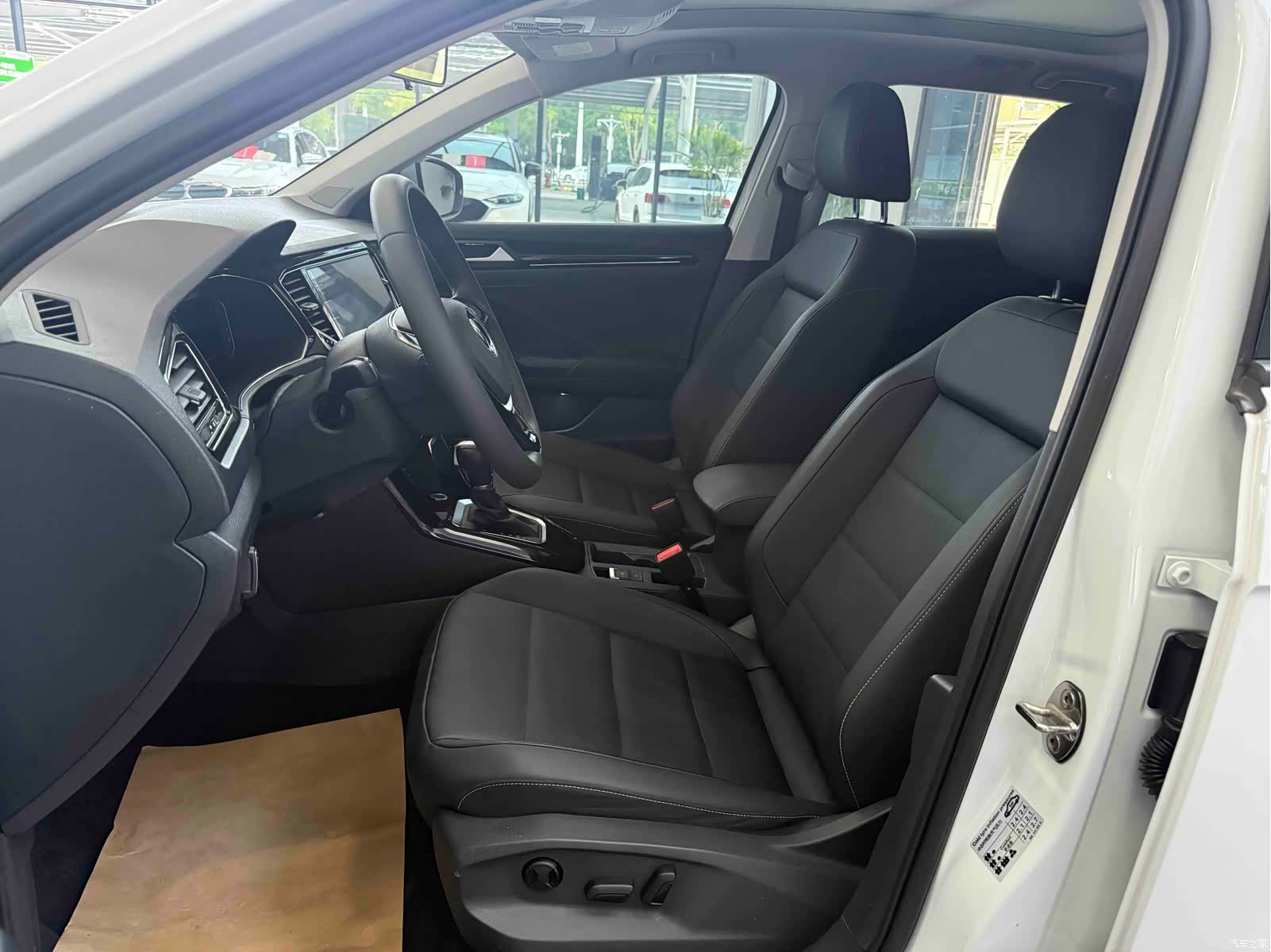 Volkswagen T-ROC, 2022 9