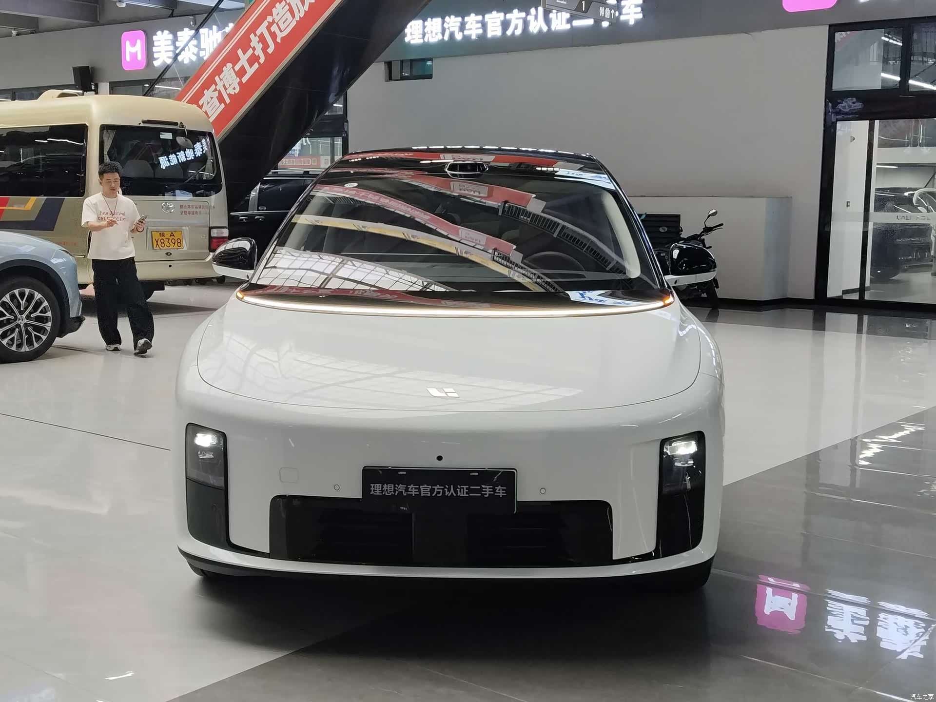 Li Auto i8, 2025 7