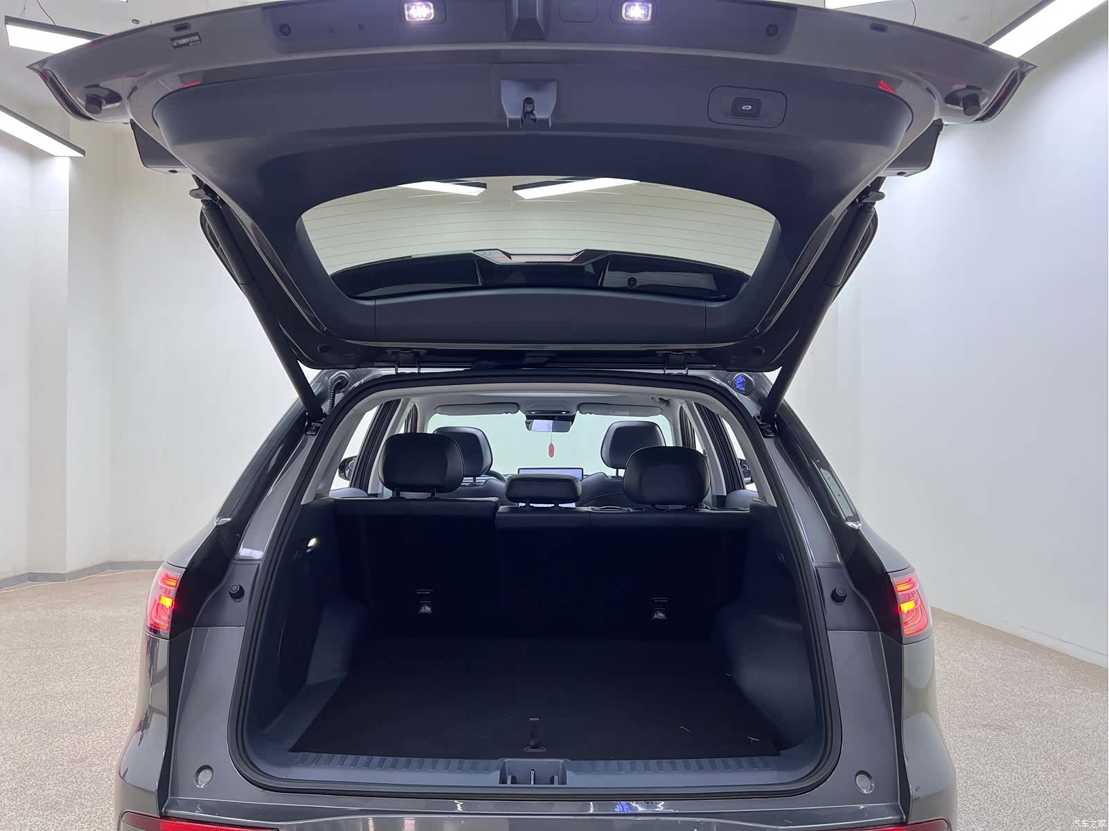 Geely Galaxy E5, 2024 32