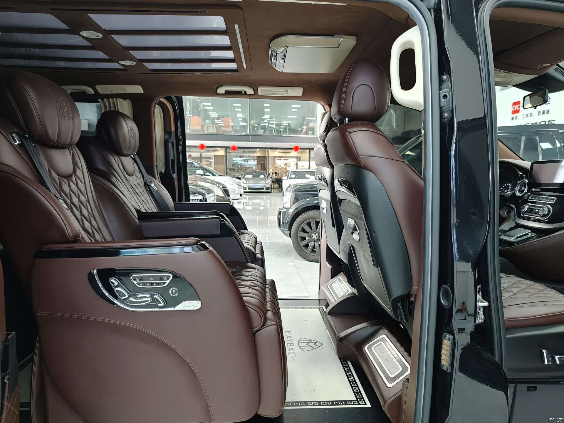 Mercedes-Benz 7, 2021 24