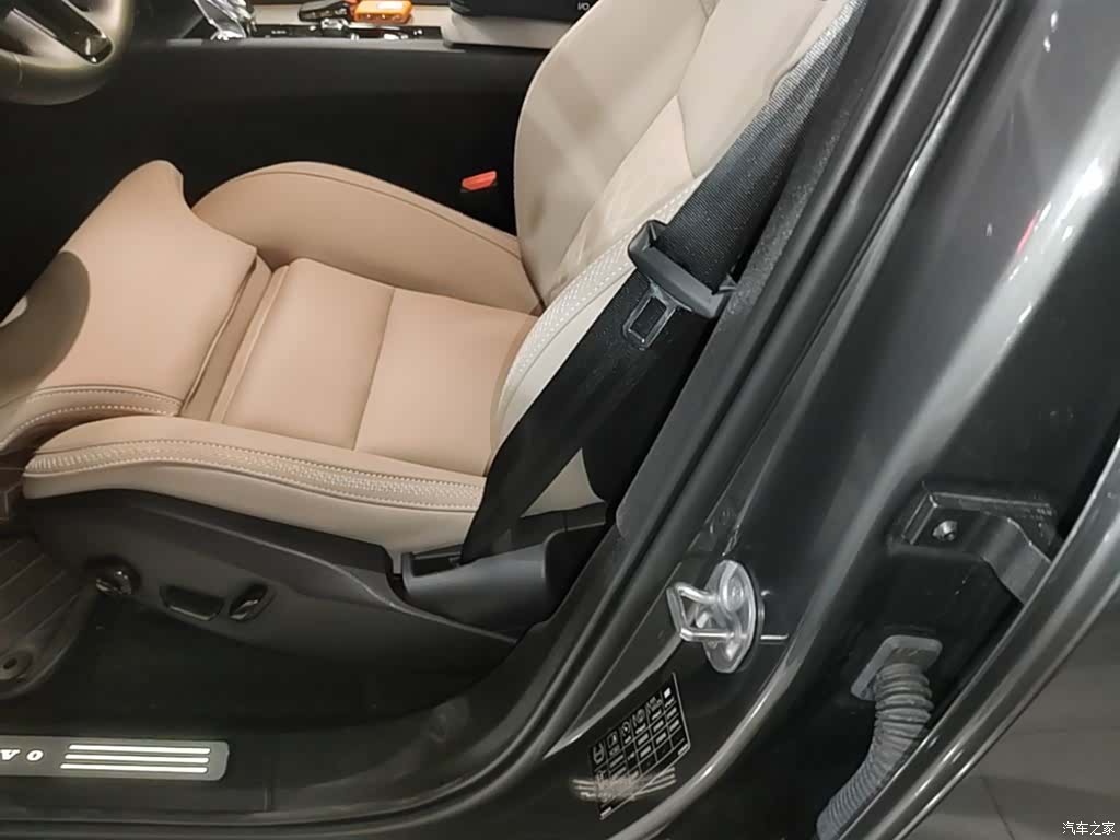 Volvo XC60, 2025 15