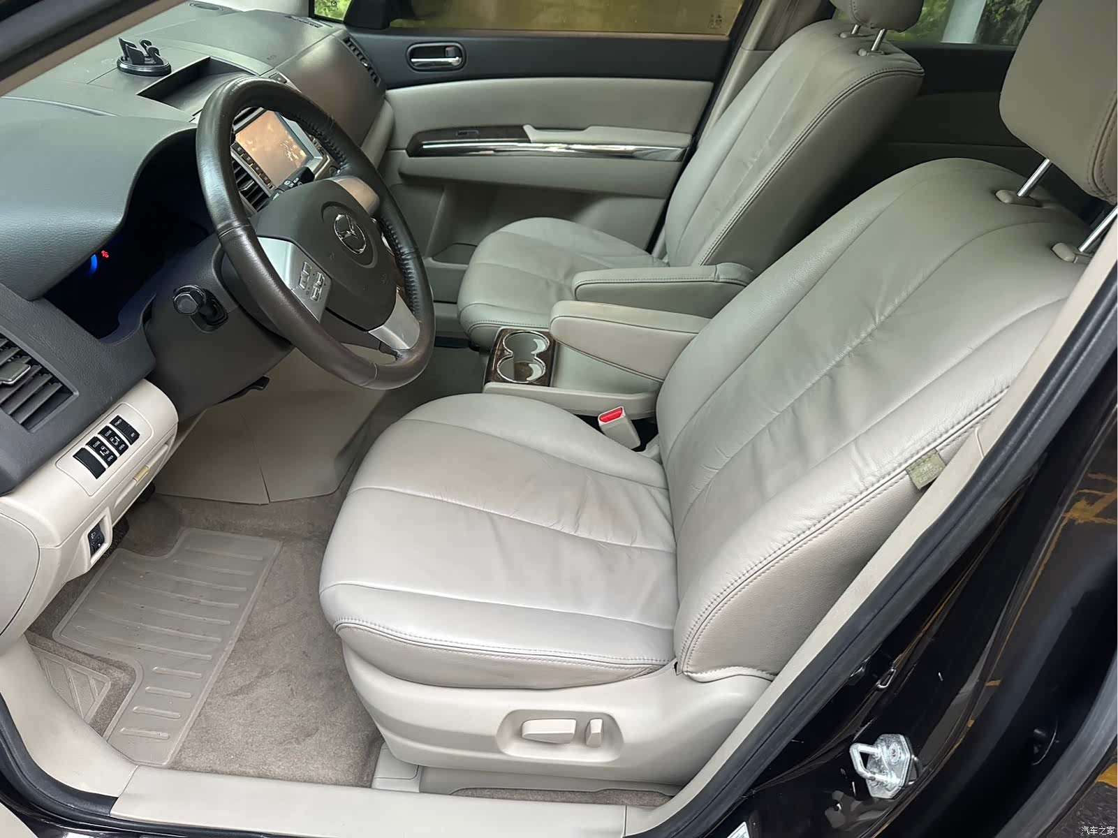 Mazda 8, 2012 все фото