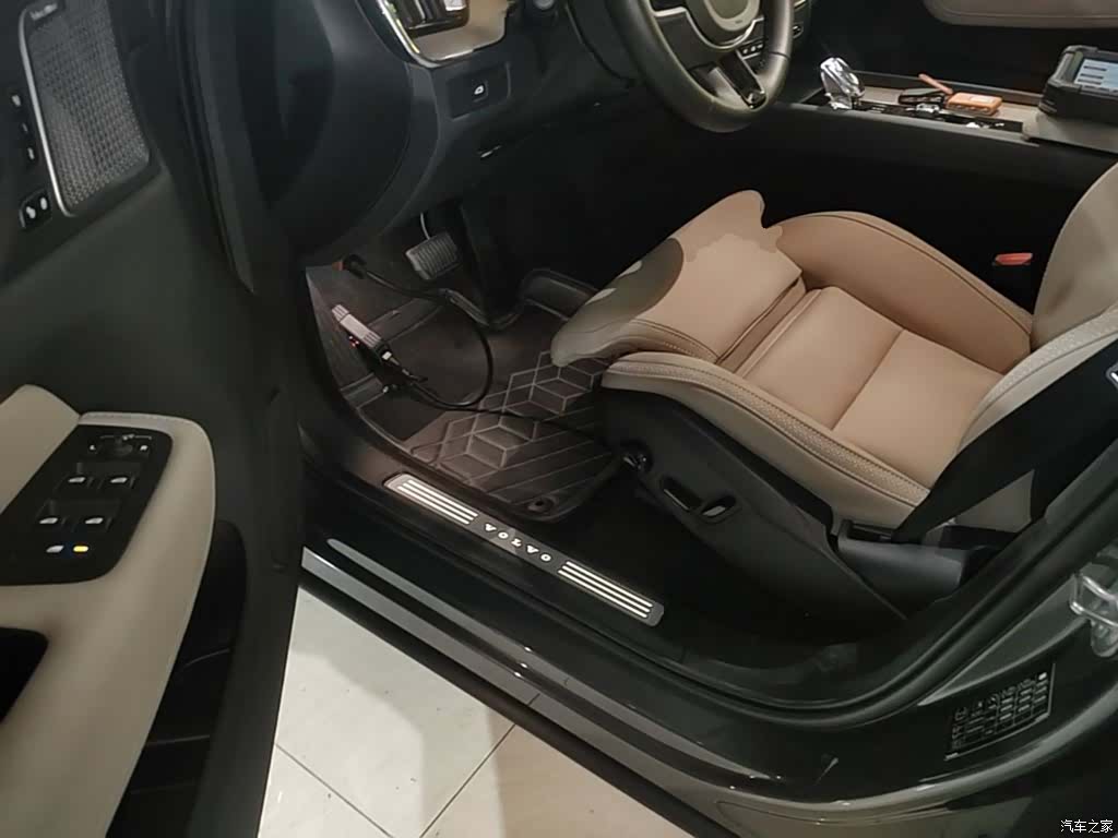 Volvo XC60, 2025 16