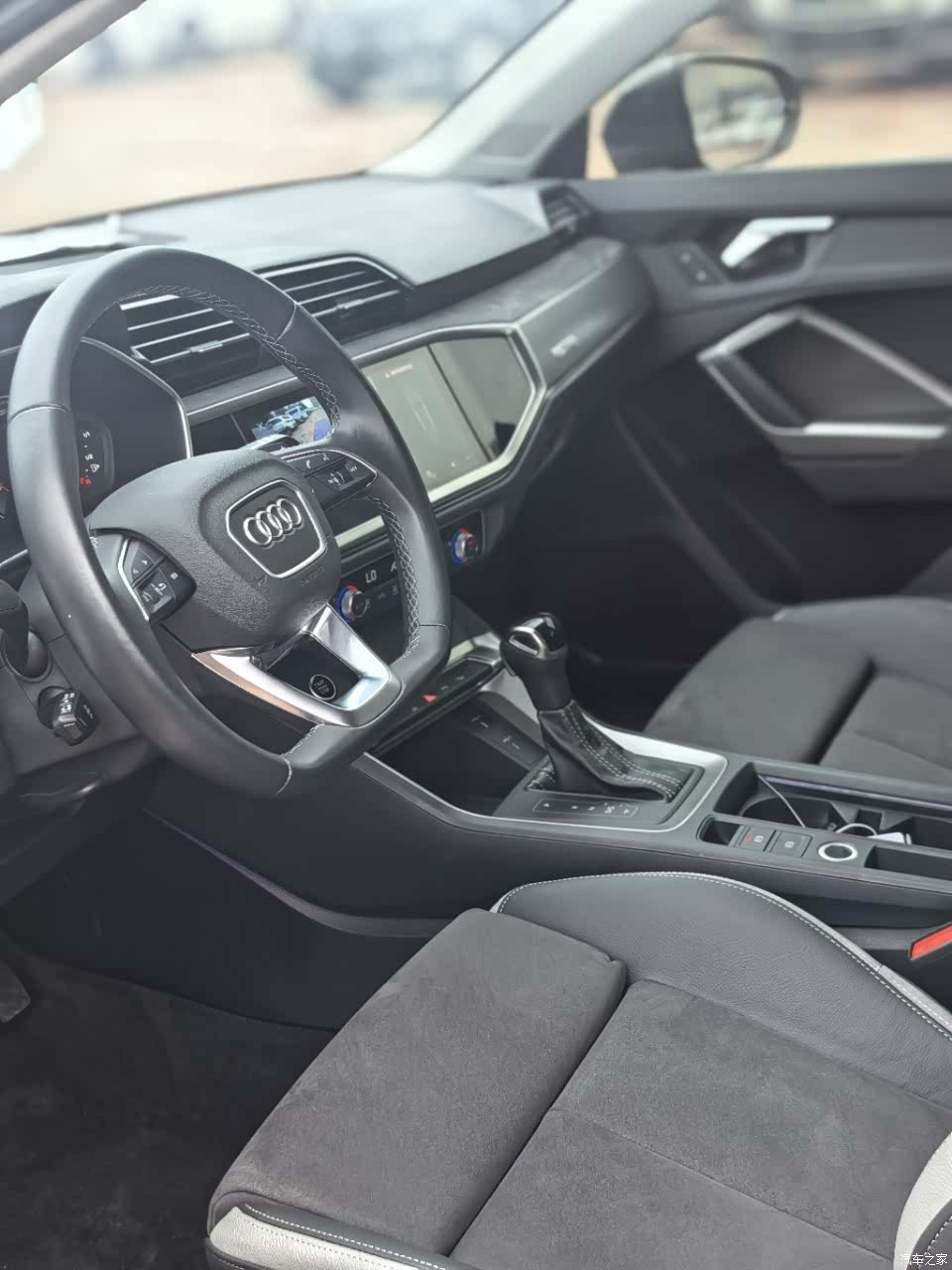 Audi Q3, 2022 10