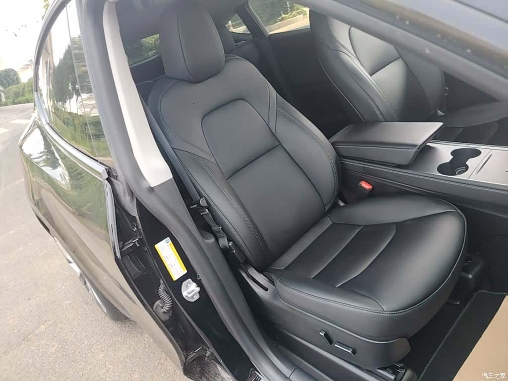 Tesla Model Y, 2023 25