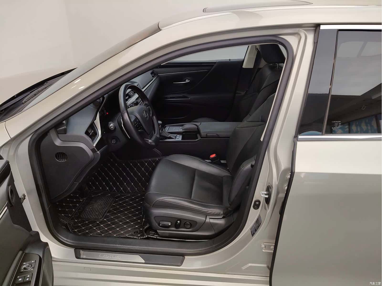Lexus ES, 2019 9