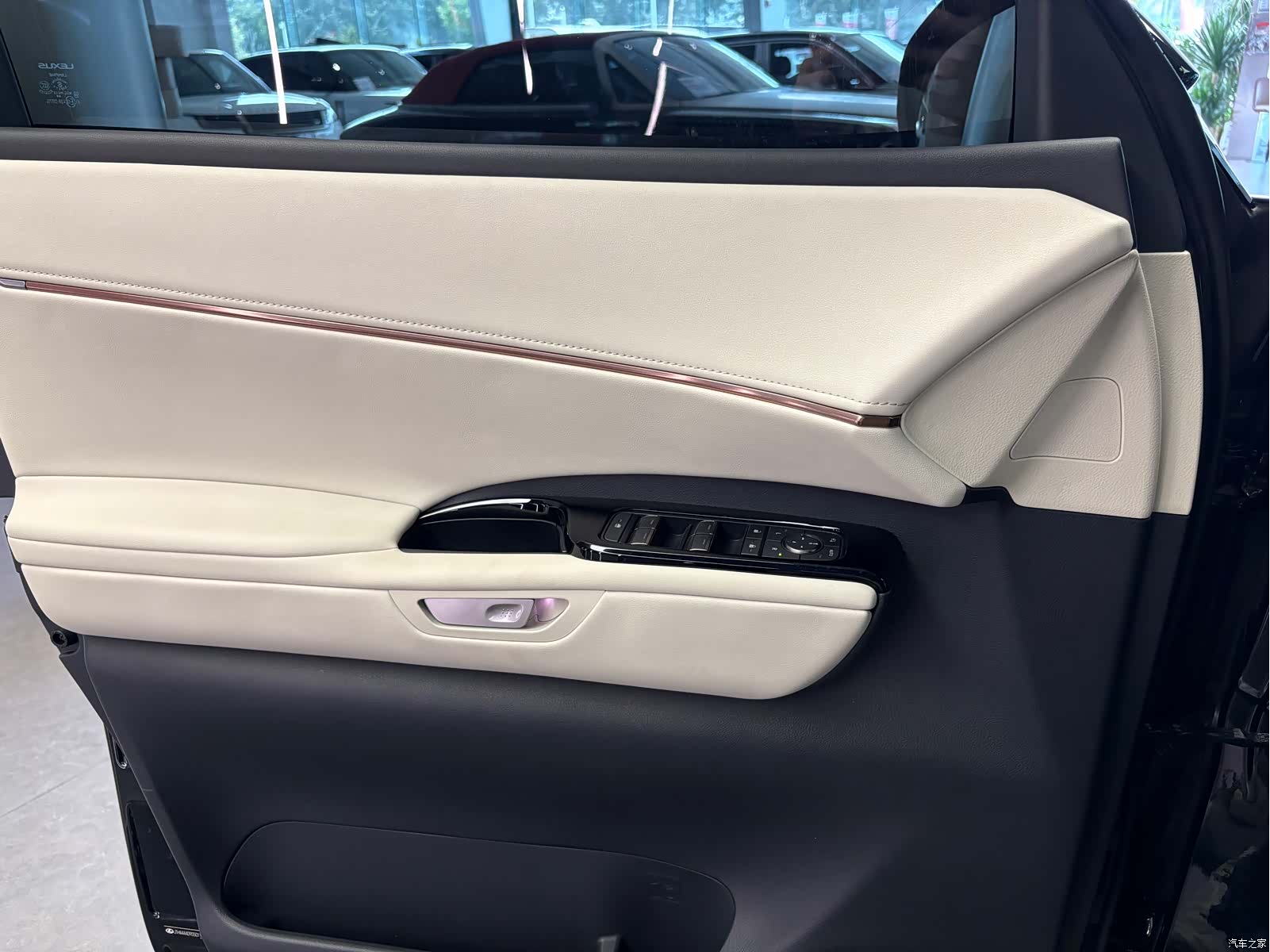 Lexus LM, 2026 11