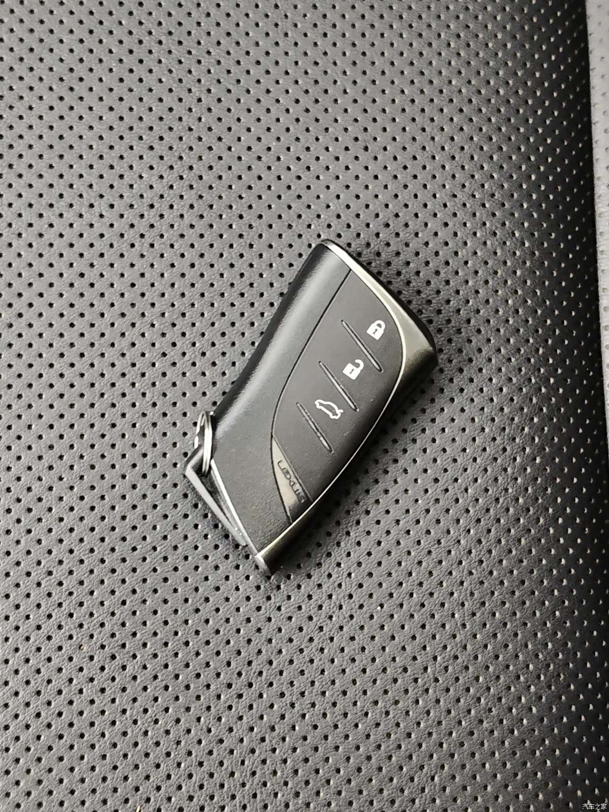 Lexus ES, 2019 13