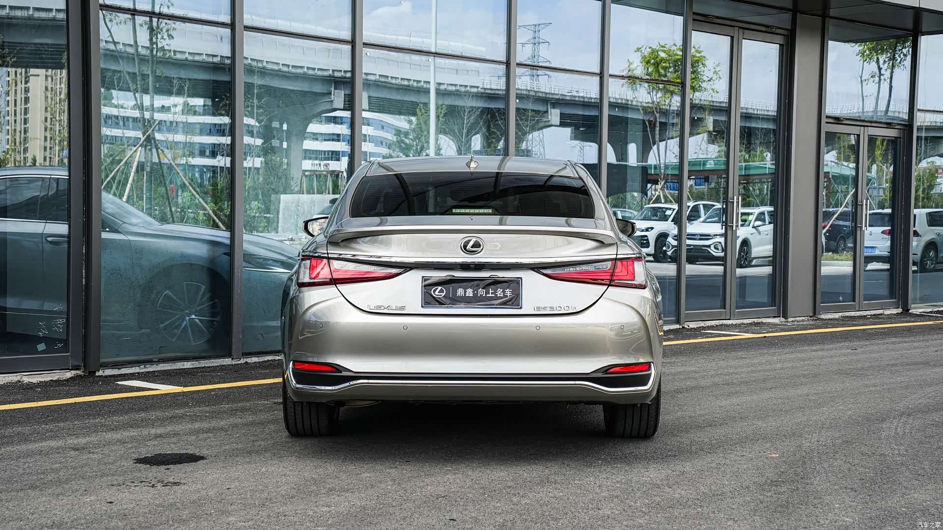 Lexus ES, 2024 все фото