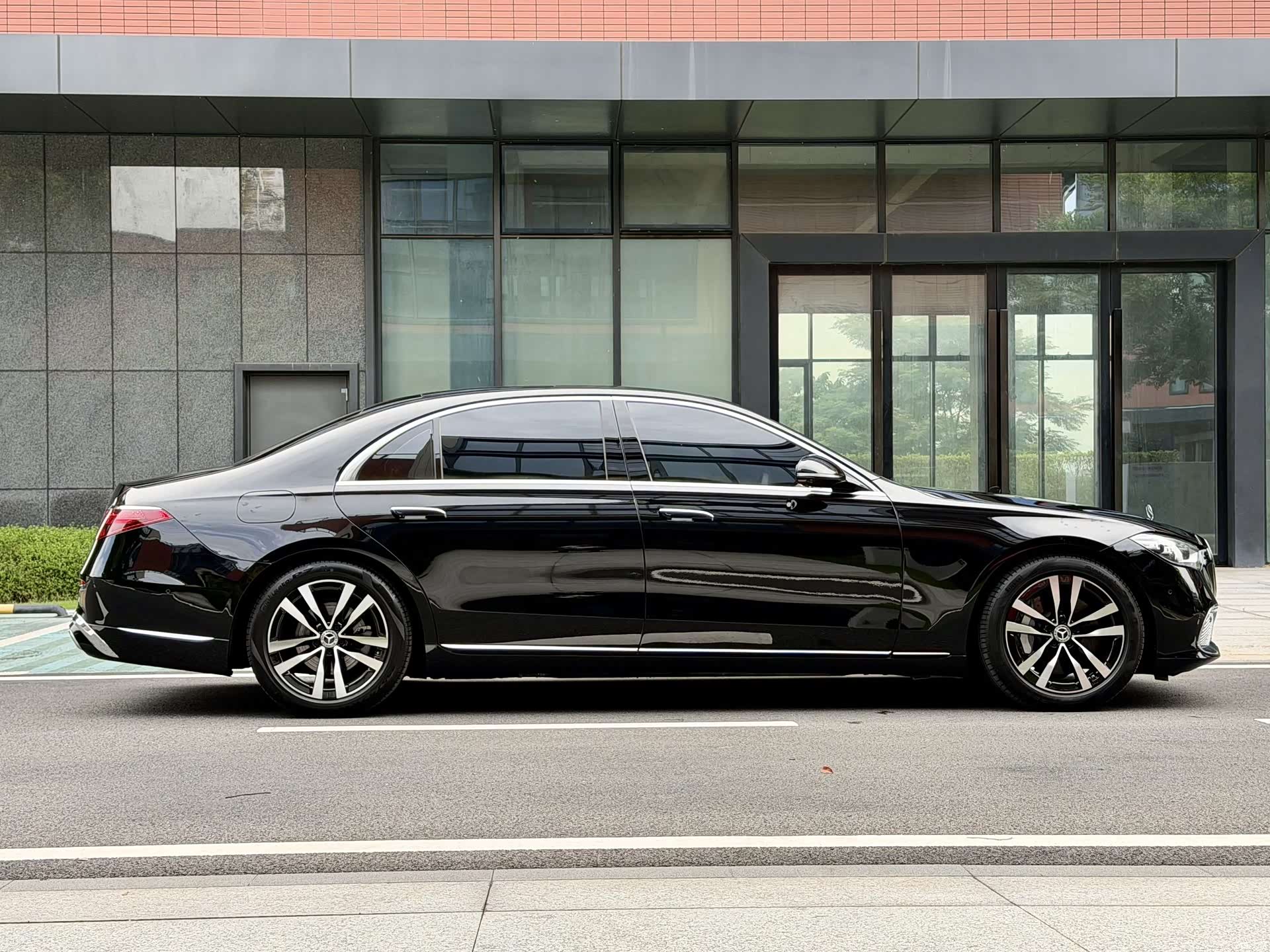 Mercedes-Benz S-Class, 2024 4