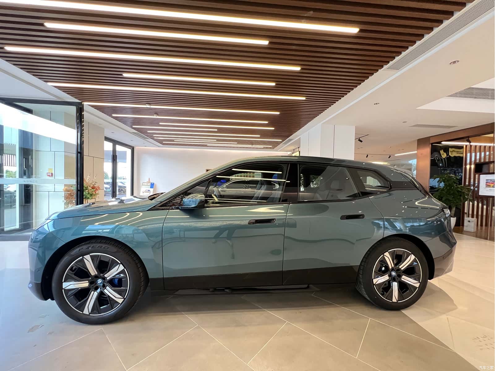 BMW iX, 2025 3