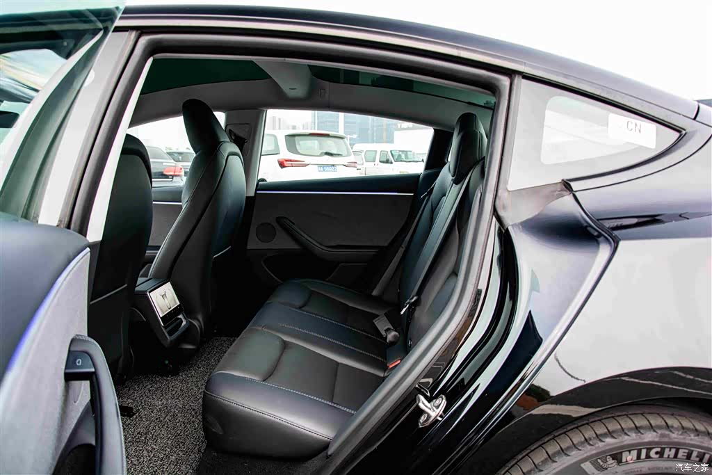 Tesla Model 3, 2024 17